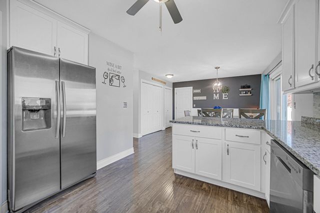 1581 Saugus Close, Valparaiso, IN 46385