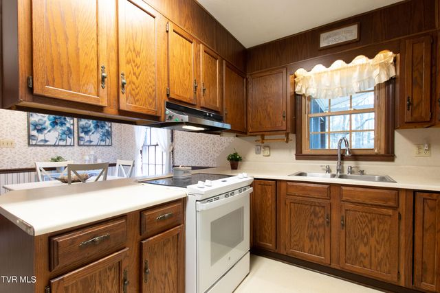 21587 Plantation Road, Bristol, VA 24202