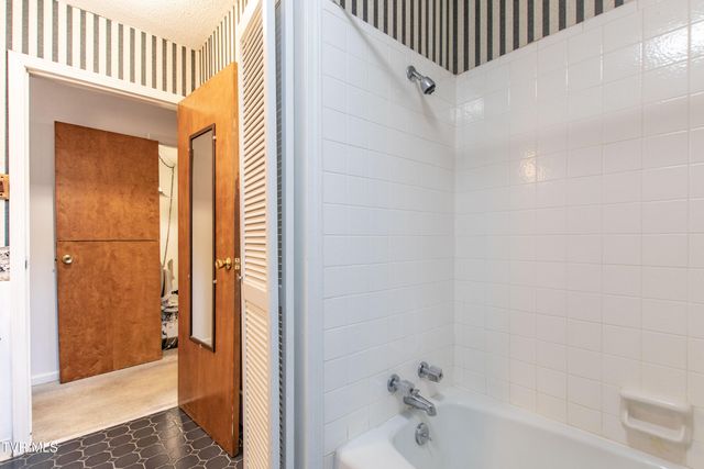 21587 Plantation Road, Bristol, VA 24202