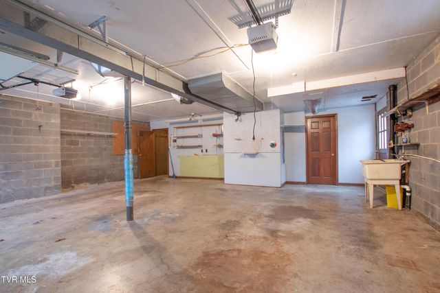 21587 Plantation Road, Bristol, VA 24202