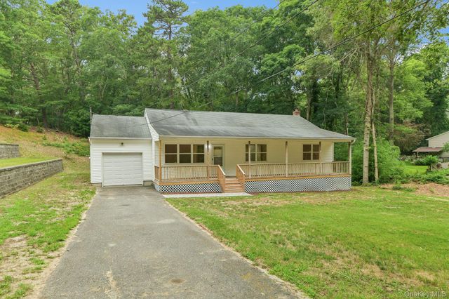 22 Red Maple Road, Ridge, NY 11961