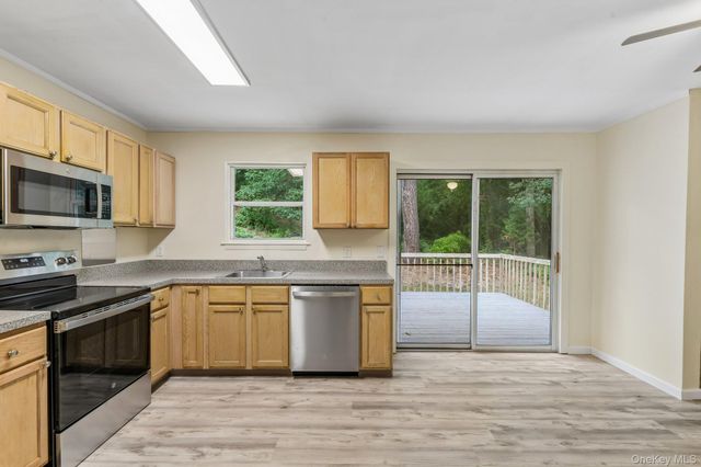 22 Red Maple Road, Ridge, NY 11961