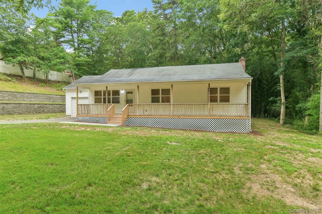 22 Red Maple Road, Ridge, NY 11961