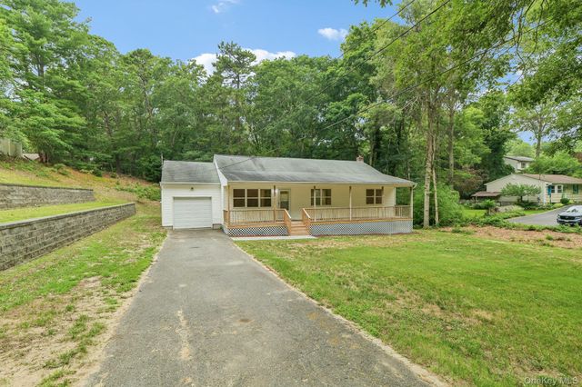 22 Red Maple Road, Ridge, NY 11961