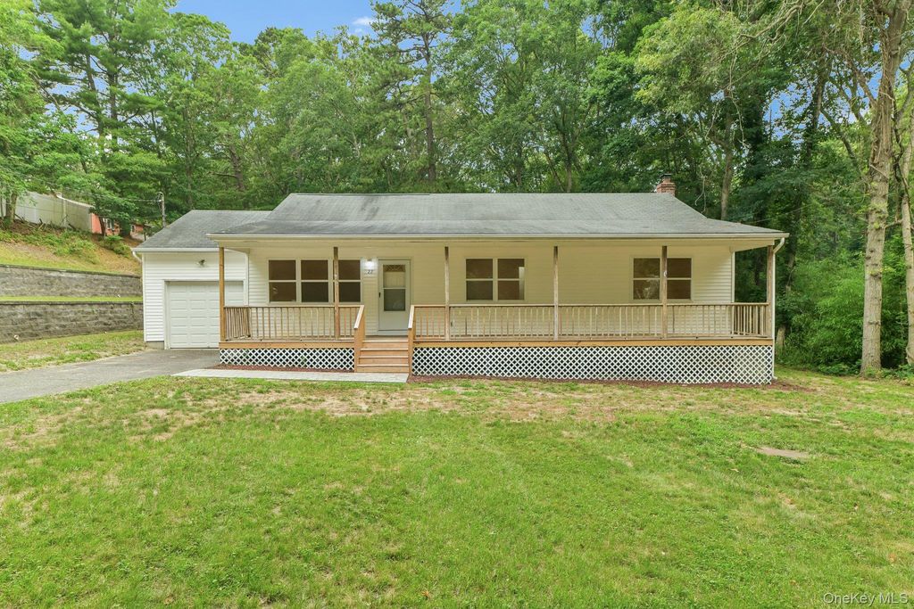 22 Red Maple Road, Ridge, NY 11961