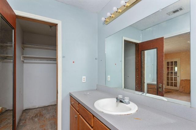 2922 Laura Lane, Orange, TX 77630