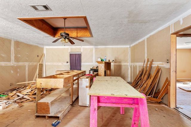 2922 Laura Lane, Orange, TX 77630