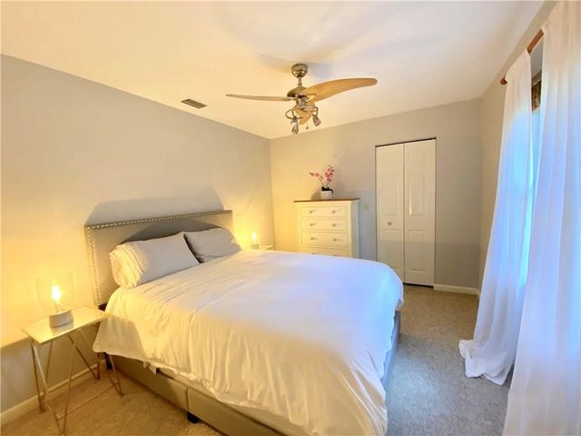 711 Royal Palm Place, Vero Beach, FL 32960