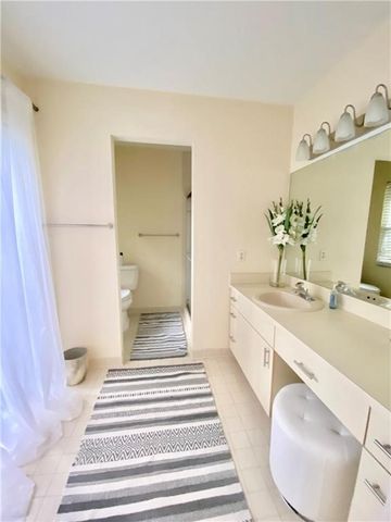 711 Royal Palm Place, Vero Beach, FL 32960