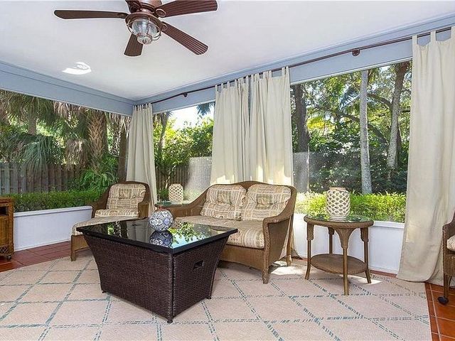 711 Royal Palm Place, Vero Beach, FL 32960