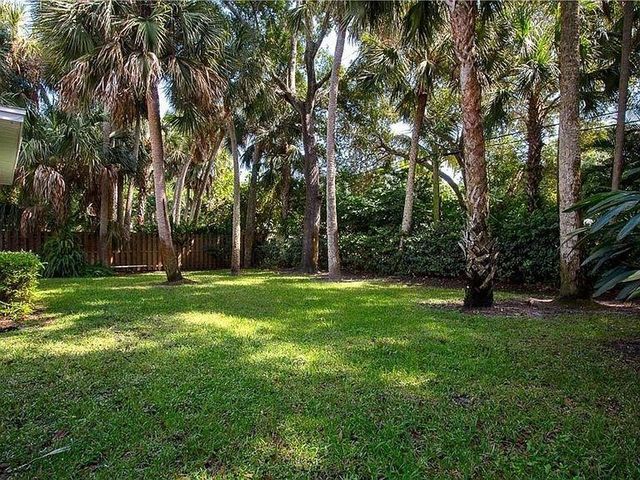 711 Royal Palm Place, Vero Beach, FL 32960