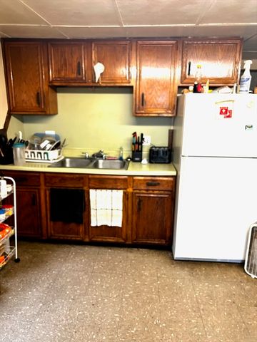 16 Abbey St, Chicopee, MA 01013