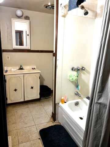 16 Abbey St, Chicopee, MA 01013