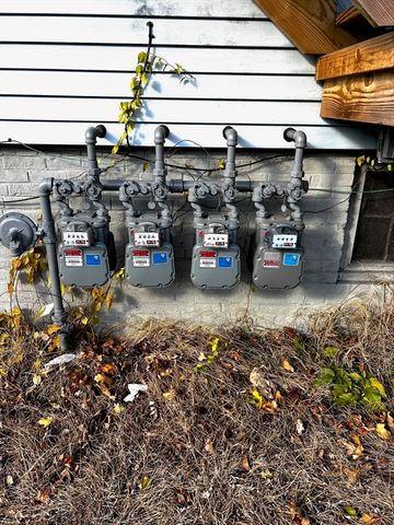 16 Abbey St, Chicopee, MA 01013