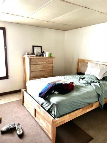 16 Abbey St, Chicopee, MA 01013