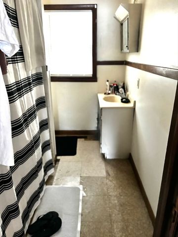 16 Abbey St, Chicopee, MA 01013