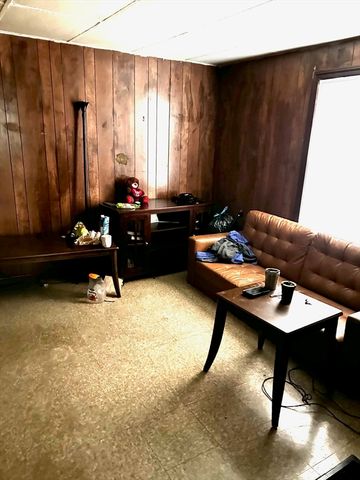 16 Abbey St, Chicopee, MA 01013