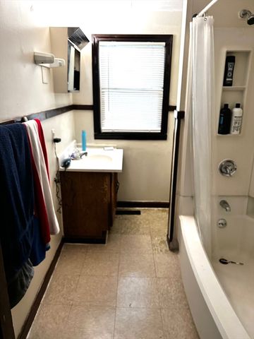 16 Abbey St, Chicopee, MA 01013