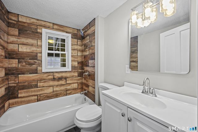 35 Kingston Street, Wethersfield, CT 06109