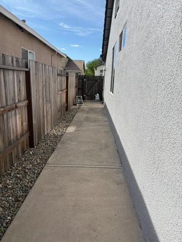 1883 Malachite Way, Roseville, CA 95747