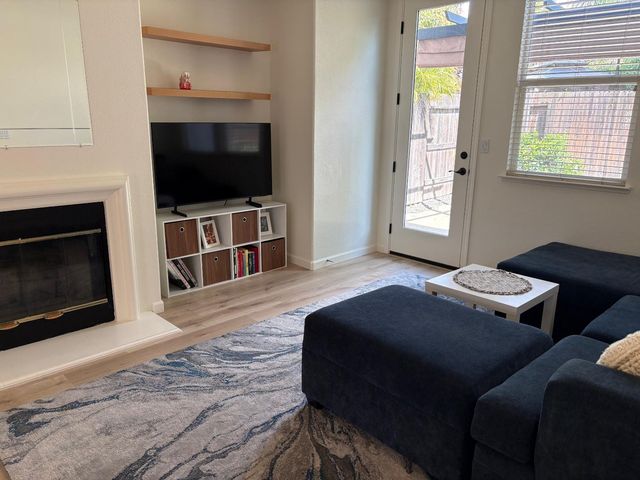 1883 Malachite Way, Roseville, CA 95747