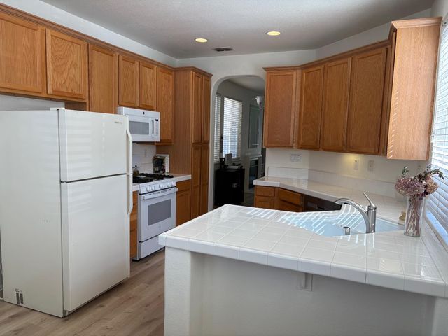 1883 Malachite Way, Roseville, CA 95747