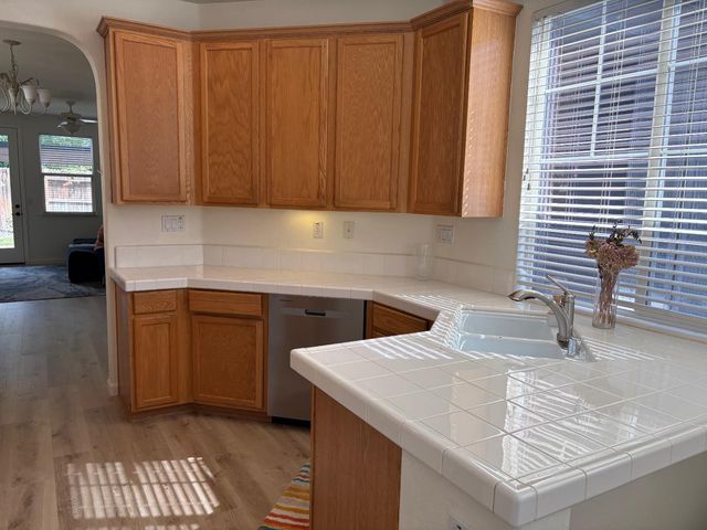 1883 Malachite Way, Roseville, CA 95747