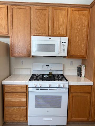 1883 Malachite Way, Roseville, CA 95747