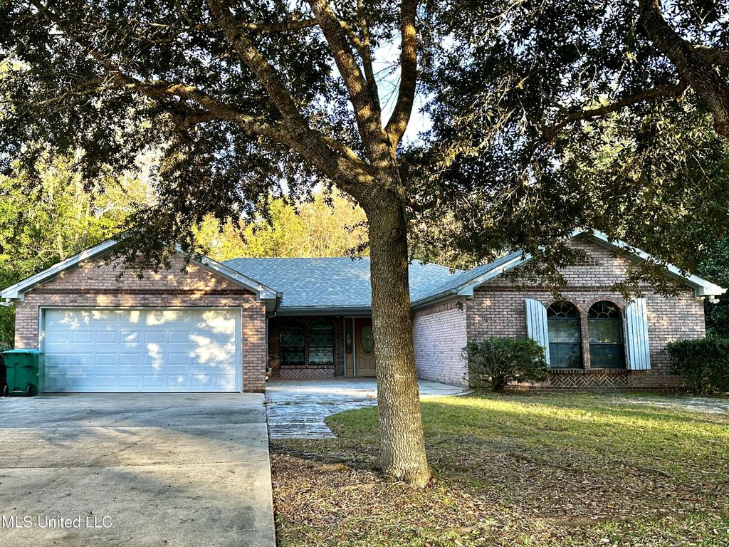 704 Hidden Oaks Drive, Ocean Springs, MS 39564