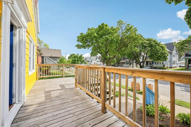 3269 N Oakland AVENUE, Milwaukee, WI 53211