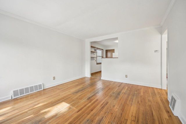 3269 N Oakland AVENUE, Milwaukee, WI 53211