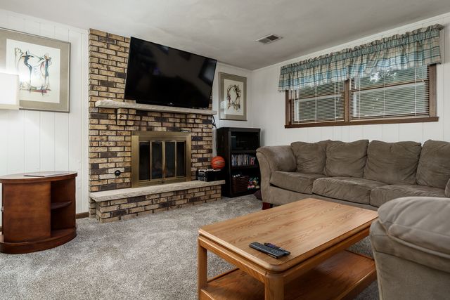 1602 PLAZA Drive, Rockford, IL 61108
