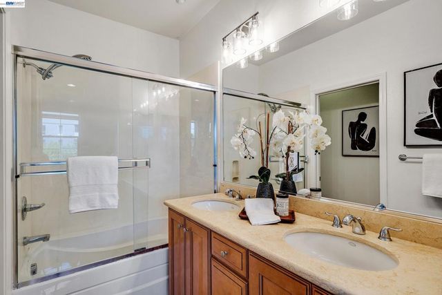 1013 Amber Ter, Union City, CA 94587