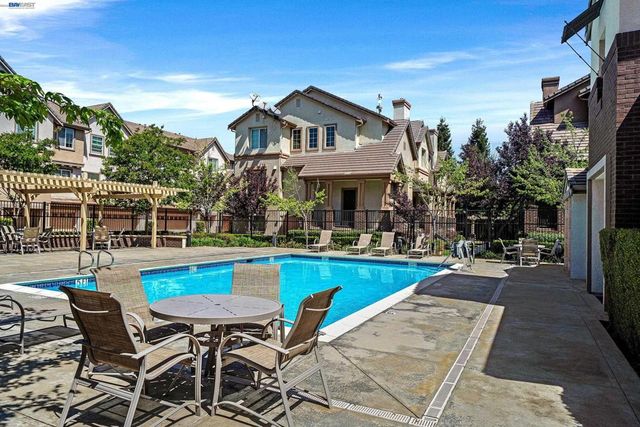 1013 Amber Ter, Union City, CA 94587