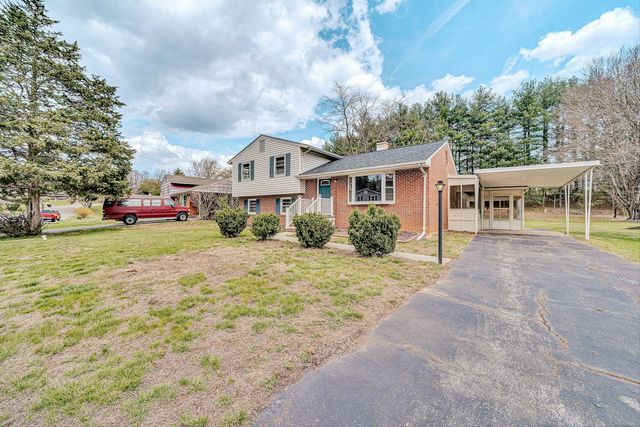 3138 Galloway DR, Roanoke, VA 24018