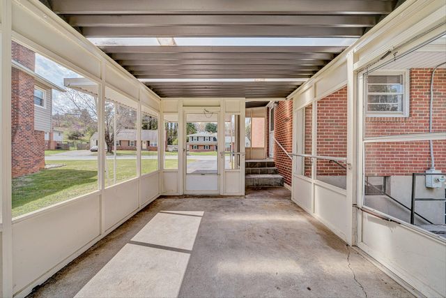 3138 Galloway DR, Roanoke, VA 24018