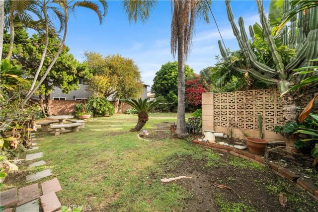 10702 Oak, Los Alamitos, CA 90720