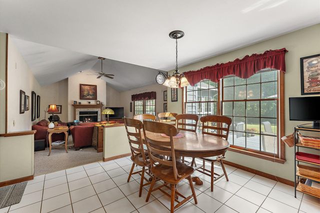 579 Fleetwood Drive N, Valparaiso, IN 46385