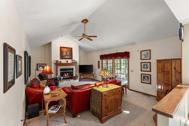 579 Fleetwood Drive N, Valparaiso, IN 46385