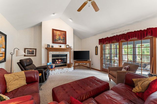 579 Fleetwood Drive N, Valparaiso, IN 46385