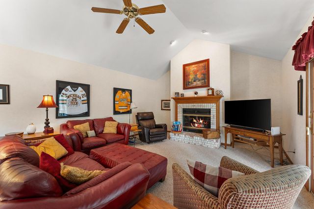 579 Fleetwood Drive N, Valparaiso, IN 46385