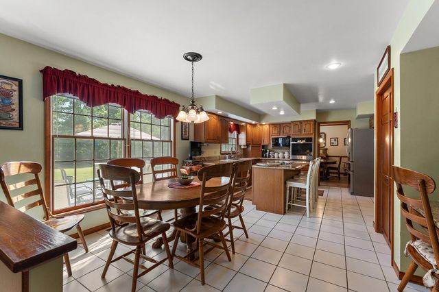 579 Fleetwood Drive N, Valparaiso, IN 46385