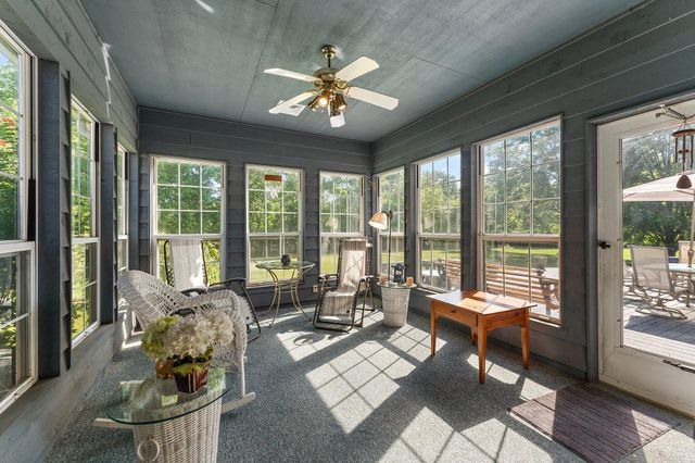 579 Fleetwood Drive N, Valparaiso, IN 46385