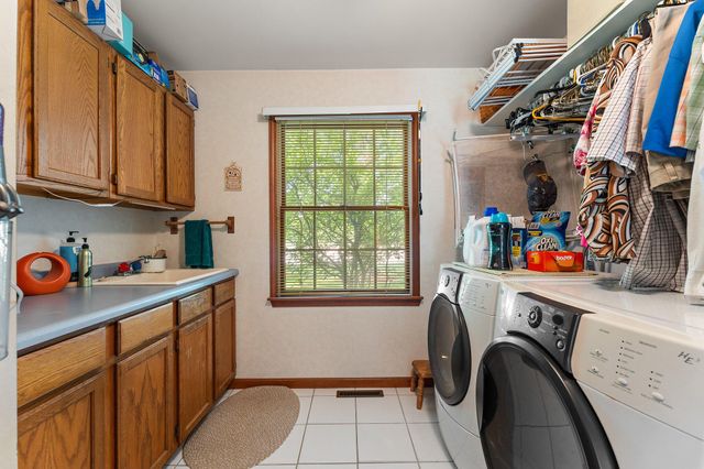 579 Fleetwood Drive N, Valparaiso, IN 46385