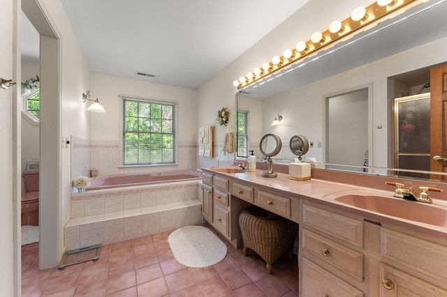 579 Fleetwood Drive N, Valparaiso, IN 46385