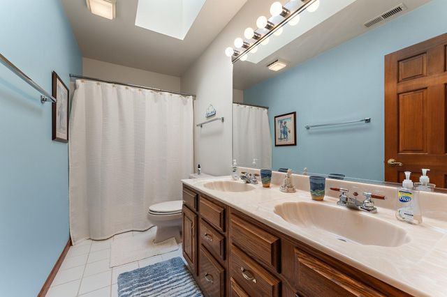 579 Fleetwood Drive N, Valparaiso, IN 46385
