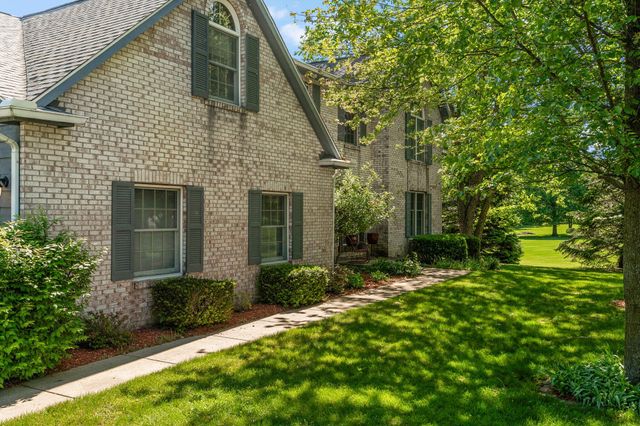 579 Fleetwood Drive N, Valparaiso, IN 46385