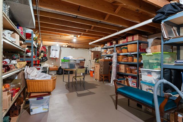 579 Fleetwood Drive N, Valparaiso, IN 46385