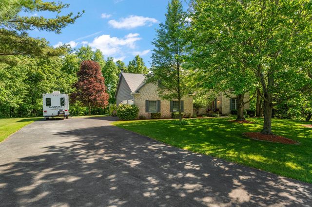579 Fleetwood Drive N, Valparaiso, IN 46385
