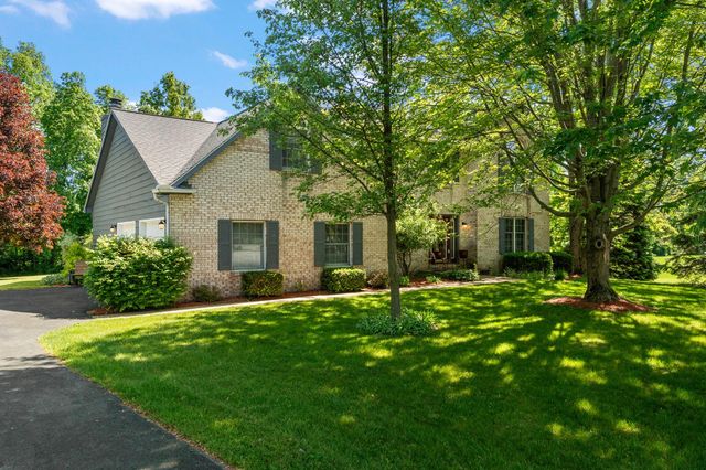579 Fleetwood Drive N, Valparaiso, IN 46385